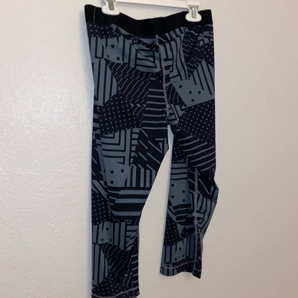 Nike Pro fitness capri leggings mid rise tights cute bottoms stretch waist pants - Picture 7 of 12